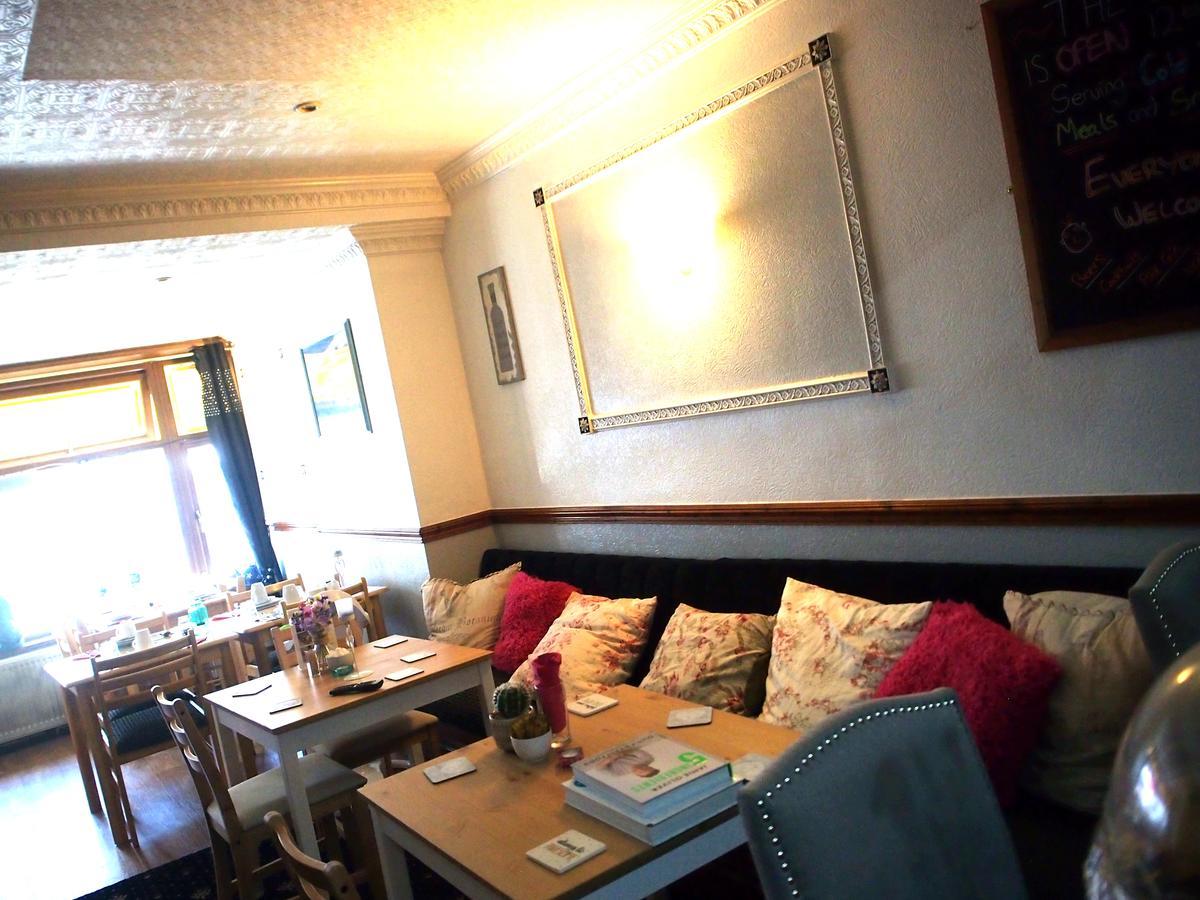 Golden Sands Hotel - St Chad'S Road - Blackpool — Photos 1